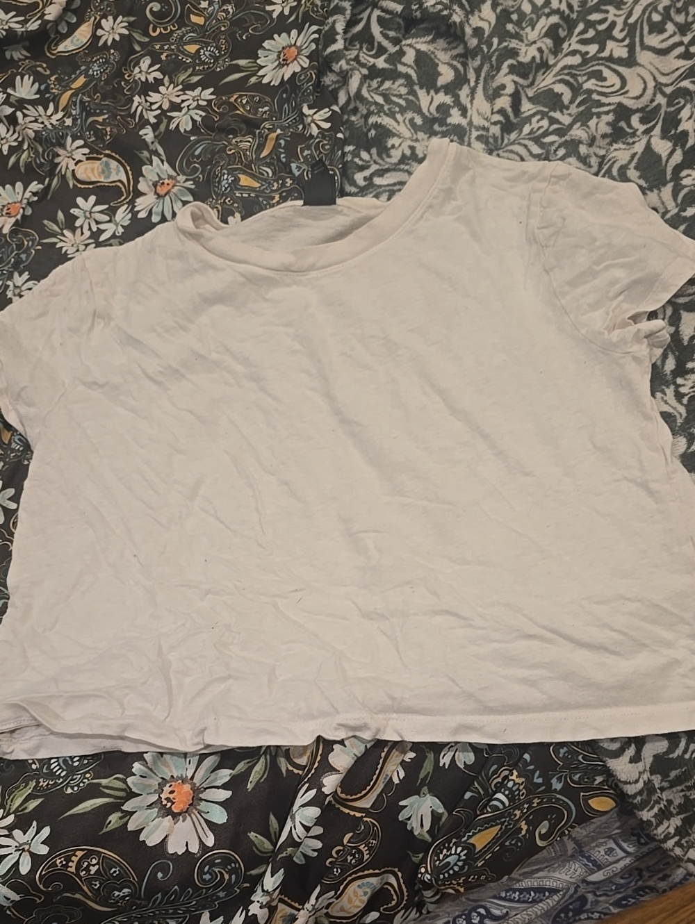 ❤️10/$10 White Crop Tshirt